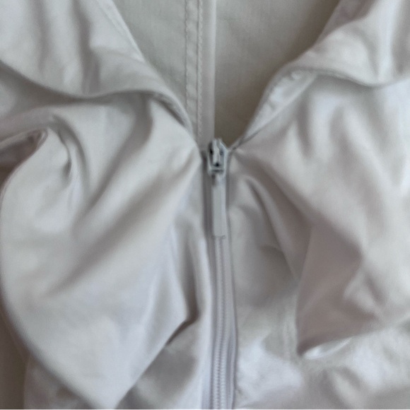 EUC- Samuel Dong- Dbl Zip Smocked Wire Neckline Front Ruffles White Top- M - Picture 10 of 15